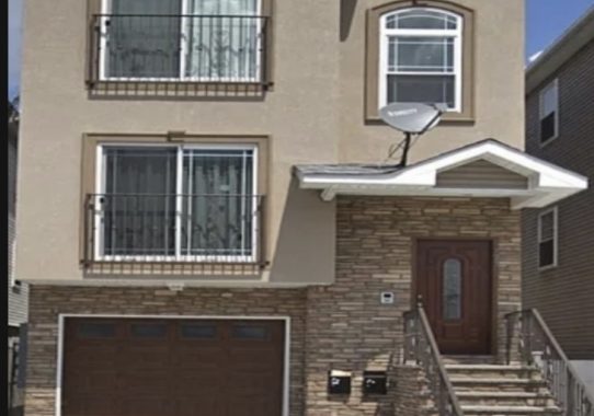 3929478 327 S Park St