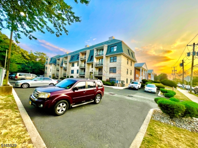 3796346 120 Westfield Ave 12B