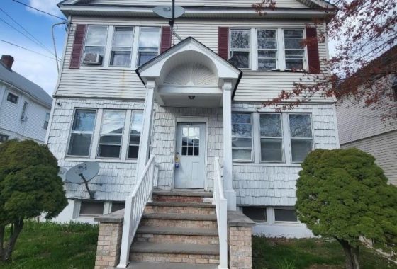 3957354 704 Chandler Ave