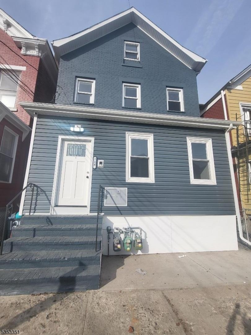 3959210 124 S Park St