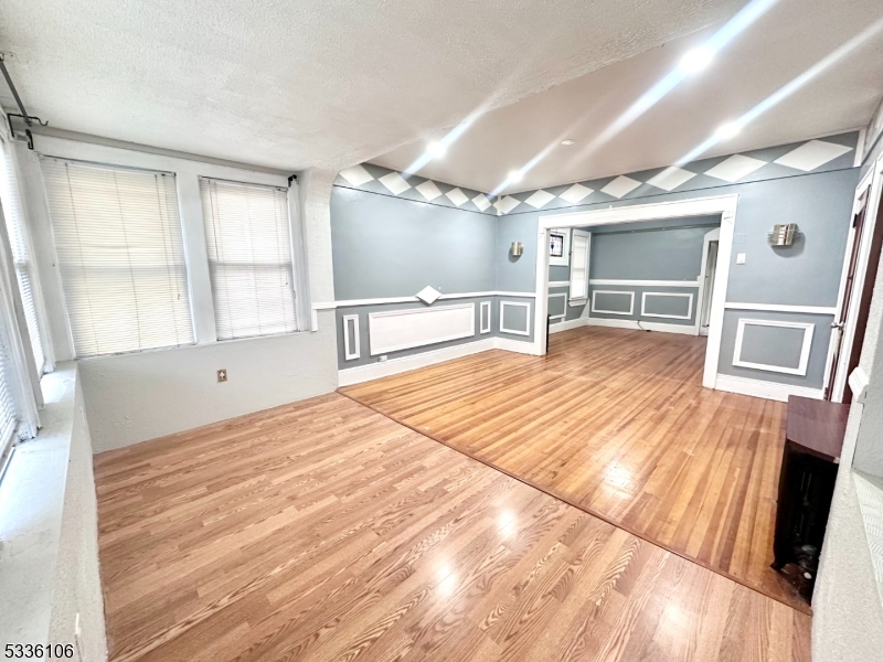 3944211 552 Bayway Ave