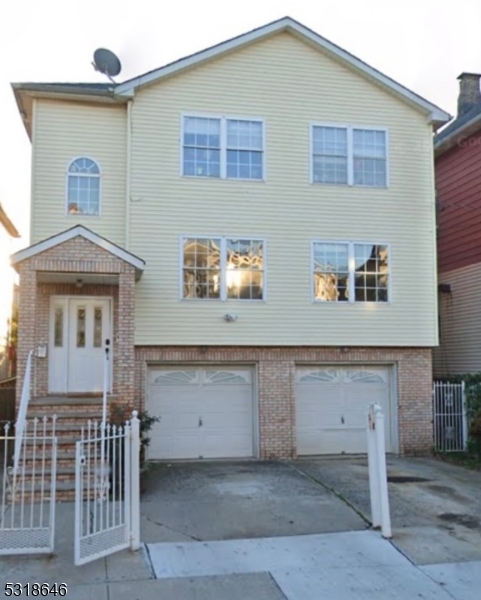 3970446 110 Court St 2