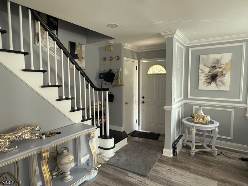 3984570 752 W Lake Ave