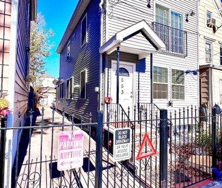 3932575 853 Rebecca Pl