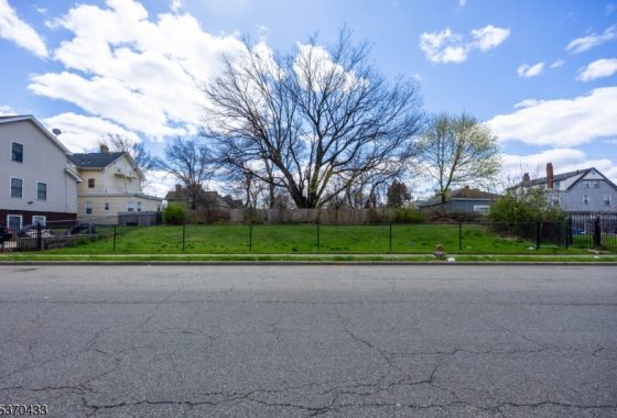 3974179 43 Winthrop Ter