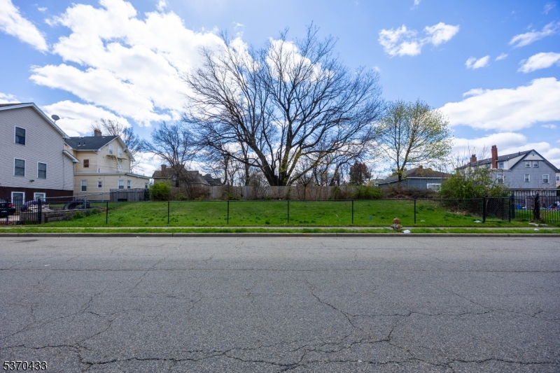 3974179 43 Winthrop Ter