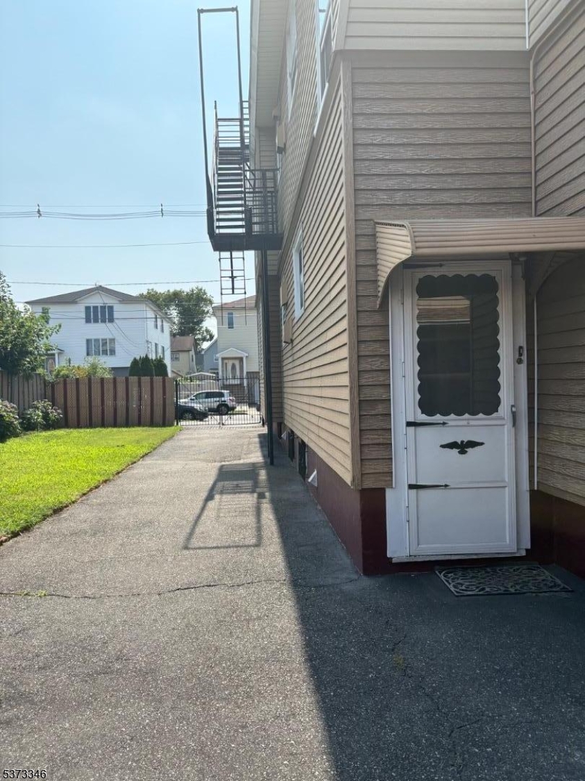 3976788 15 Dayton St