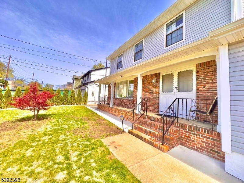 3993535 52 Westside Ave