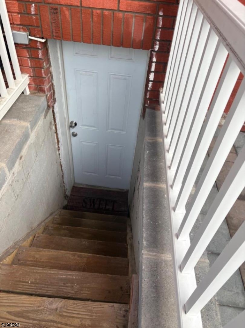 3997213 619 Arnett St