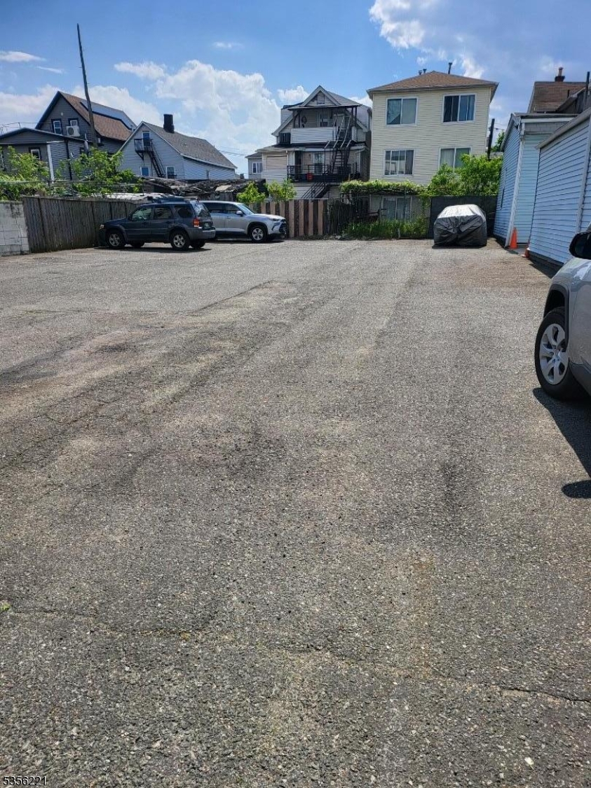 3961501 122 E Jersey St