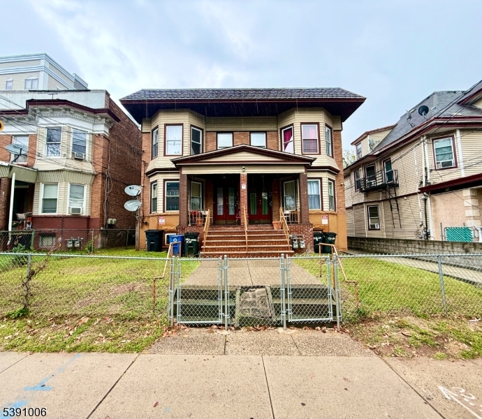 3992349 129 Cherry St