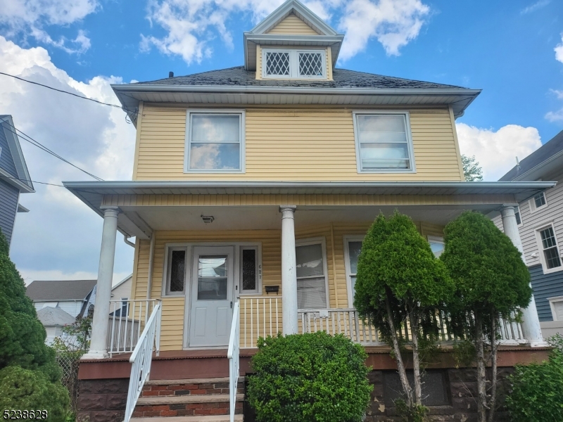 3859289 627 29Floral