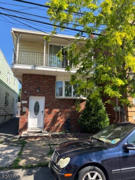 3910988 323 Christine St