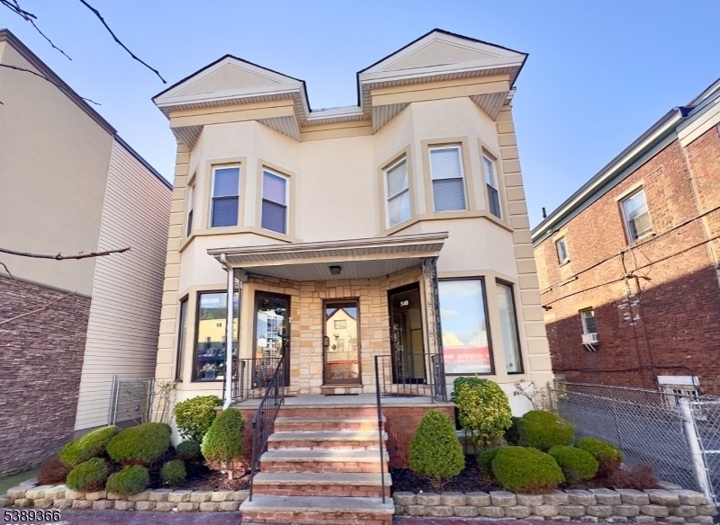 3990897 546 Elizabeth Ave