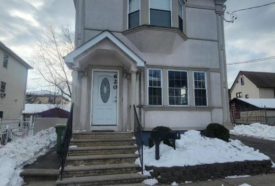 4008277 - 620 Mcgillvray Pl