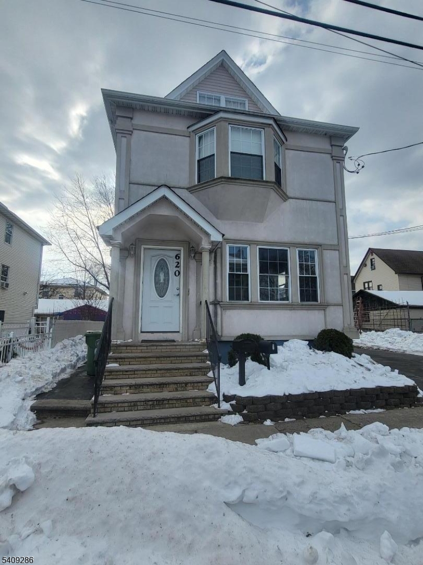 4008277 - 620 Mcgillvray Pl