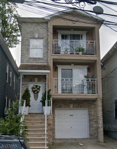 4029504 - 1058 William St 2