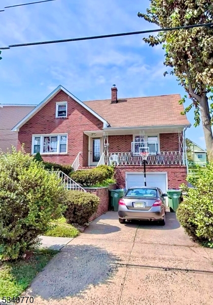 3948057 - 2121 Caroline Ave