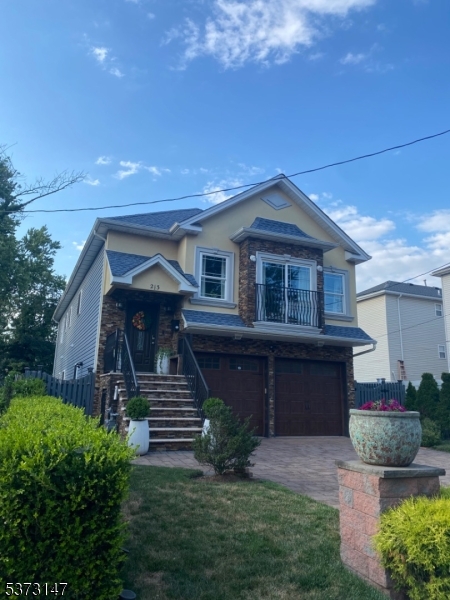 3976640 - 213 Edgar Pl
