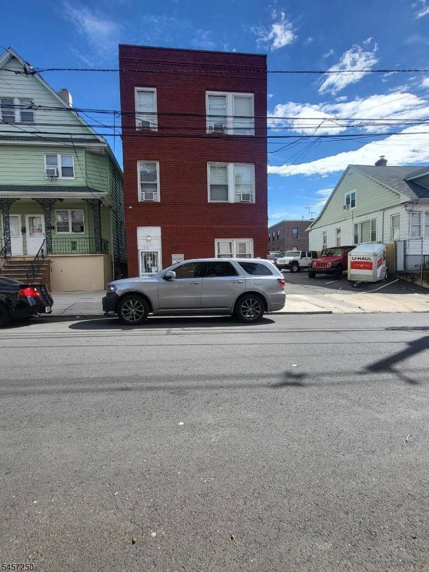 4051644 212 John St