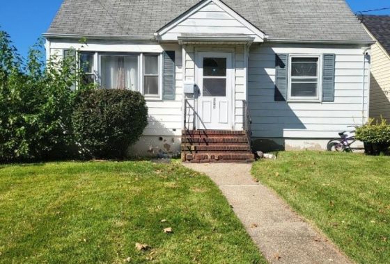 4057895 350 Elmwood Ter