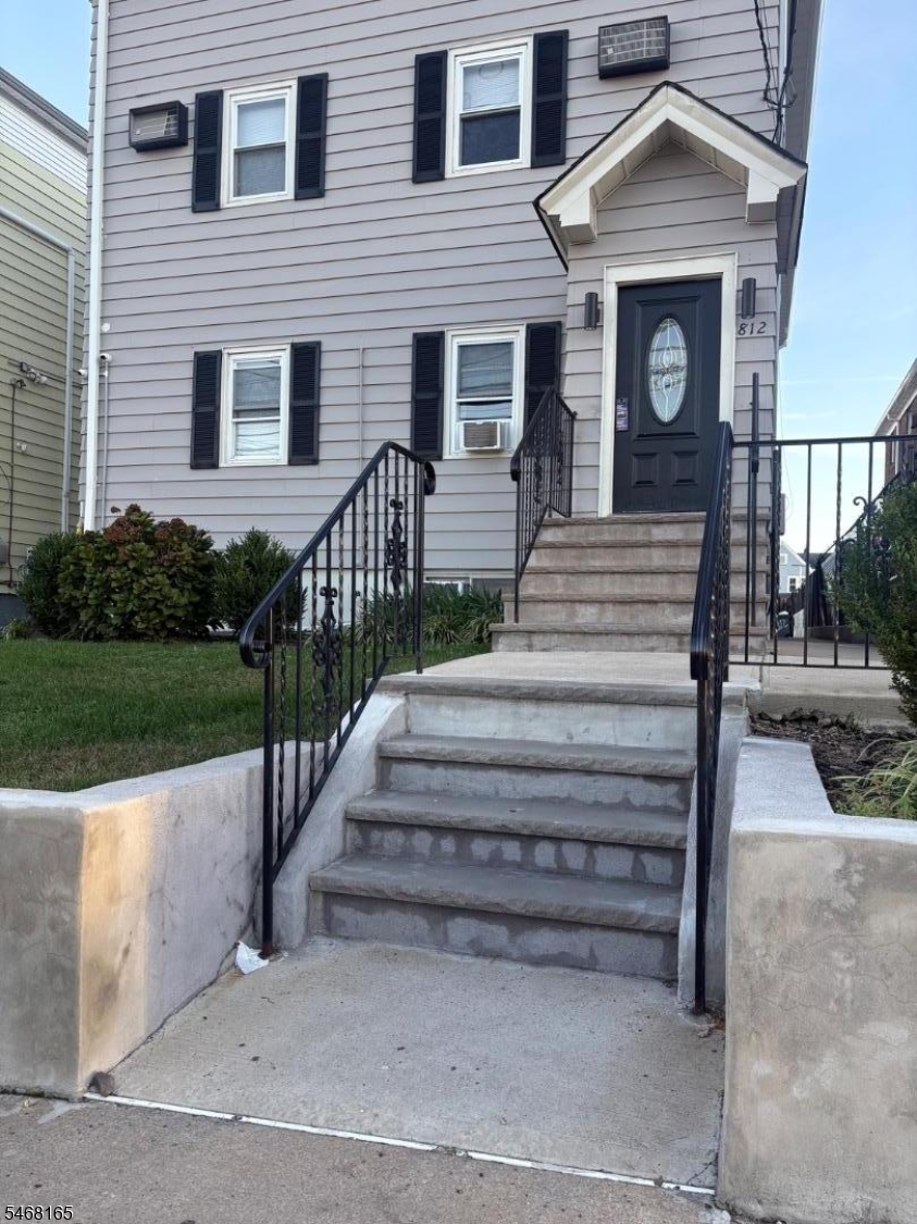 4059364 812 W Grand St